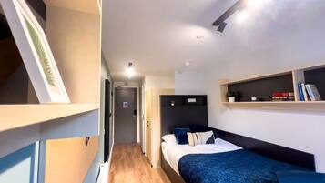 Single Room, Non Smoking | Iron/ironing board, free WiFi