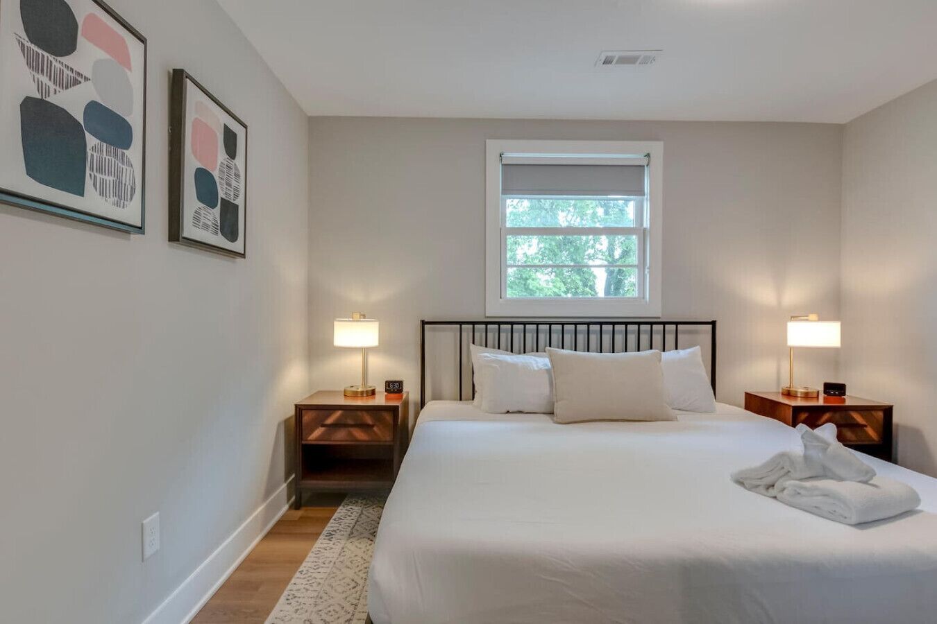 3 Schlafzimmer, Schreibtisch, Bügeleisen/Bügelbrett, WLAN