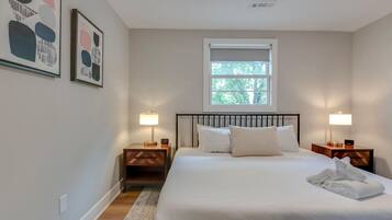 3 bedrooms, desk, iron/ironing board, WiFi