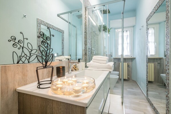 Shower, hair dryer, bidet, towels - Sage&Rosemary Home - with Garden by Pleiades Home (Pisa)