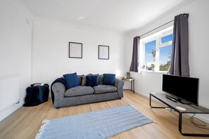 Televisor intel·ligent i futbolí