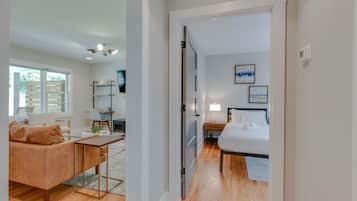 3 bedrooms, desk, iron/ironing board, WiFi