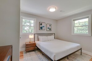 3 soverom, skrivebord, strykejern/-brett og wi-fi