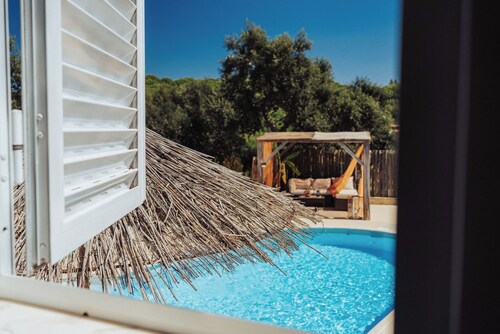 Perfect Retreat- Country House with Pool and Barbecue in the Montada Forest