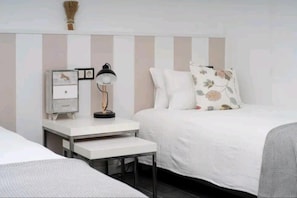3 chambres, fer et planche à repasser, Wi-Fi, draps fournis