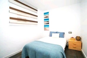 3 quartos, ferros/tábuas de passar roupa, Wi-Fi, roupa de cama