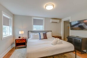 2 slaapkamers, een strijkplank/strijkijzer, gratis wifi, beddengoed