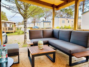 Terrace/patio - Le Nid des Viviers: Waterfront bungalow (Lège-Cap-Ferret)