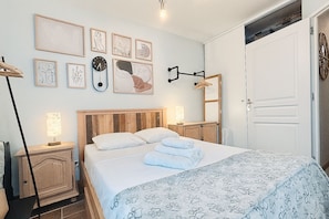 1 chambre, fer et planche à repasser, accès Internet, draps fournis