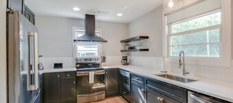 Spacious 3 Bedroom - Historic Franklin Quadplex