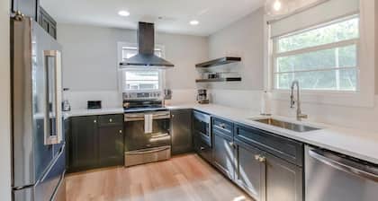 Spacious 3 Bedroom - Historic Franklin Quadplex