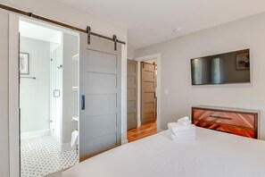 3 bedrooms, desk, iron/ironing board, WiFi