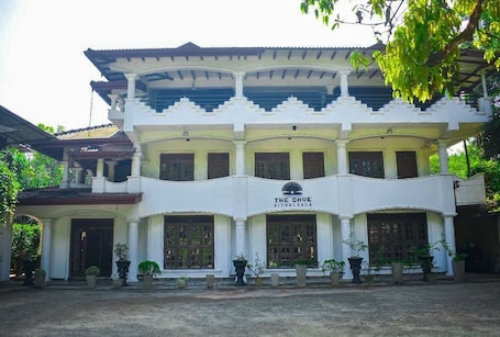 Front of property. The Cave Kithulgala