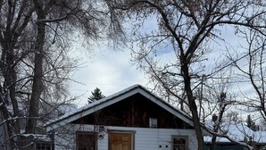 Unclassified image, 3 of 10, button - Charming cottage tucked away in trending Northeast Bozeman. (Bozeman)