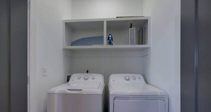 Two Elegant Townhomes - Perfect for Large Groups