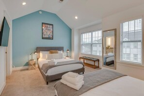 8 bedrooms, desk, iron/ironing board, WiFi