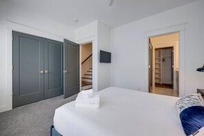 8 bedrooms, desk, iron/ironing board, WiFi - Two Side-by-side Townhomes - West Nashville Luxury (Nashville)