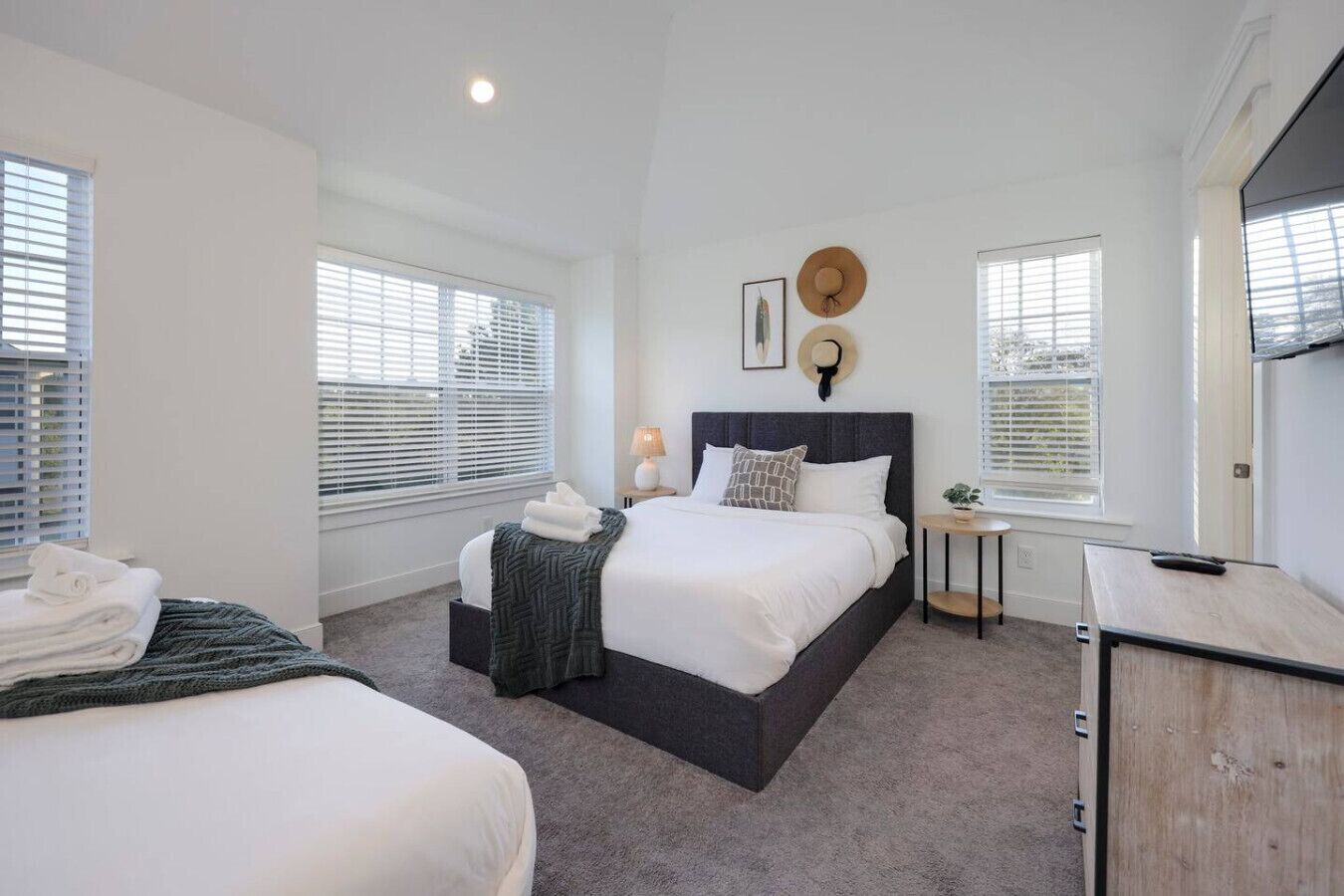 7 bedrooms, desk, iron/ironing board, WiFi