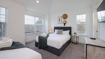 7 bedrooms, desk, iron/ironing board, WiFi