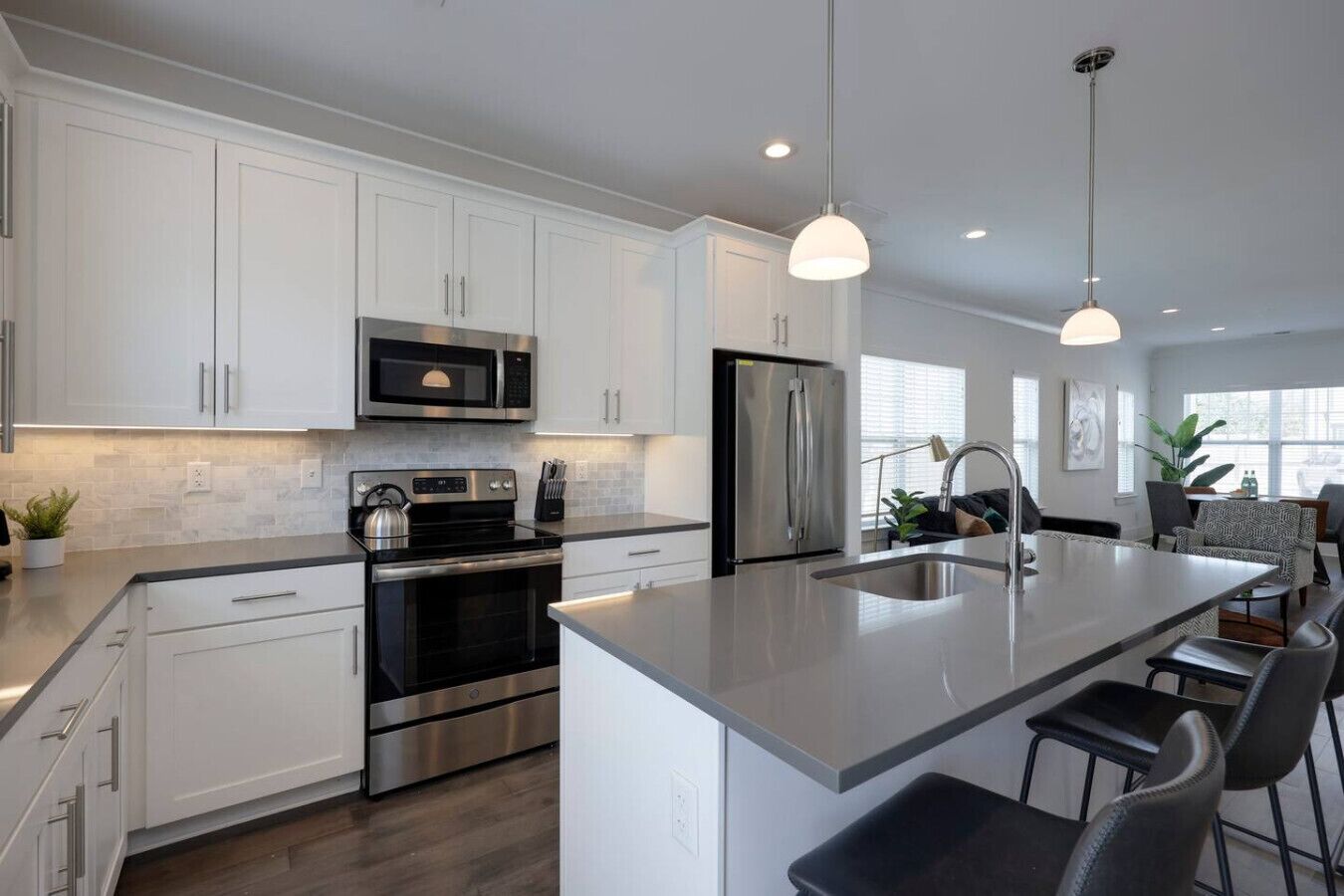 Fridge, cookware/dishes/utensils