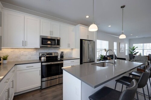 Two Spectacular Homes- 20 Guests - Outdoor Patio