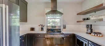 Ultra Relaxing & Fun - Historic Franklin Bungalow