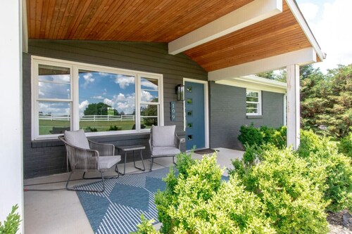 Ultra Relaxing & Fun - Historic Franklin Bungalow