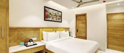 Escritorio y espacio para trabajar con laptop