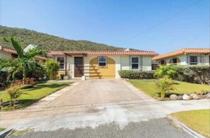 Exterior - Relax by the pool with the sounds of waves and enjoy ocean and mountains views (Portmore)