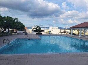 Outdoor pool - Relax by the pool with the sounds of waves and enjoy ocean and mountains views (Portmore)