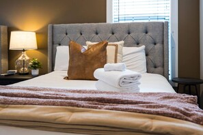 7 bedrooms, desk, iron/ironing board, WiFi