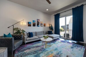 TV - Luxury Double Townhomes - Two Huge Sky Rooftops (Nashville)