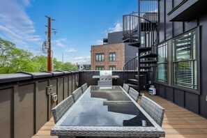 Outdoor dining - Two Townhomes - Hot Tubs and Rooftop Balconies (Nashville)