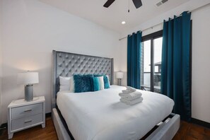 8 室のベッドルーム、デスク、アイロン / アイロン台、WiFi