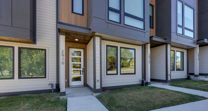 Music City Abode & Cowgirl Up - Dual Townhomes!
