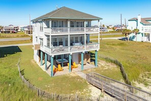 Exterior - Private Walkover, Patio Hot Tub, Covered Decks, 3 BR+ Loft, Gorgeous Gulf Views (Galveston)