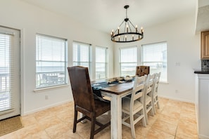 Dining - Private Walkover, Patio Hot Tub, Covered Decks, 3 BR+ Loft, Gorgeous Gulf Views (Galveston)