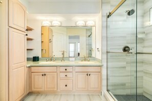 Towels, soap, shampoo, toilet paper