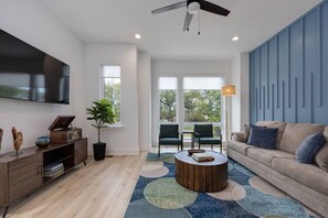 TV - Tennessee Whiskey & The Ryman - Dual Townhomes! (Nashville)