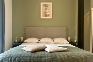 1 slaapkamer, een strijkplank/strijkijzer, wifi, beddengoed