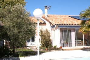 المنشأة من الخارج