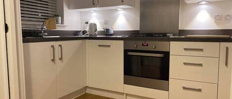 House | Private kitchen | Fridge, microwave, oven, stovetop