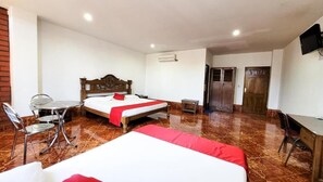 Quarto duplo básico | Escrivaninha, espaço de trabalho para notebook, Wi-Fi de cortesia