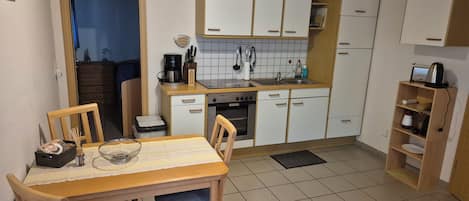 冰箱、炉灶、茶具/咖啡用具、电热水壶