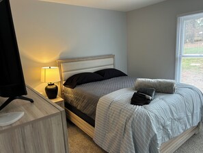 2 bedrooms, desk, travel cot, free WiFi