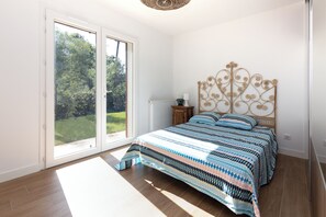 4 chambres, fer et planche à repasser, Wi-Fi gratuit, draps fournis