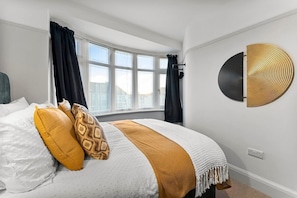 4 habitaciones, tabla de planchar con plancha, internet y ropa de cama