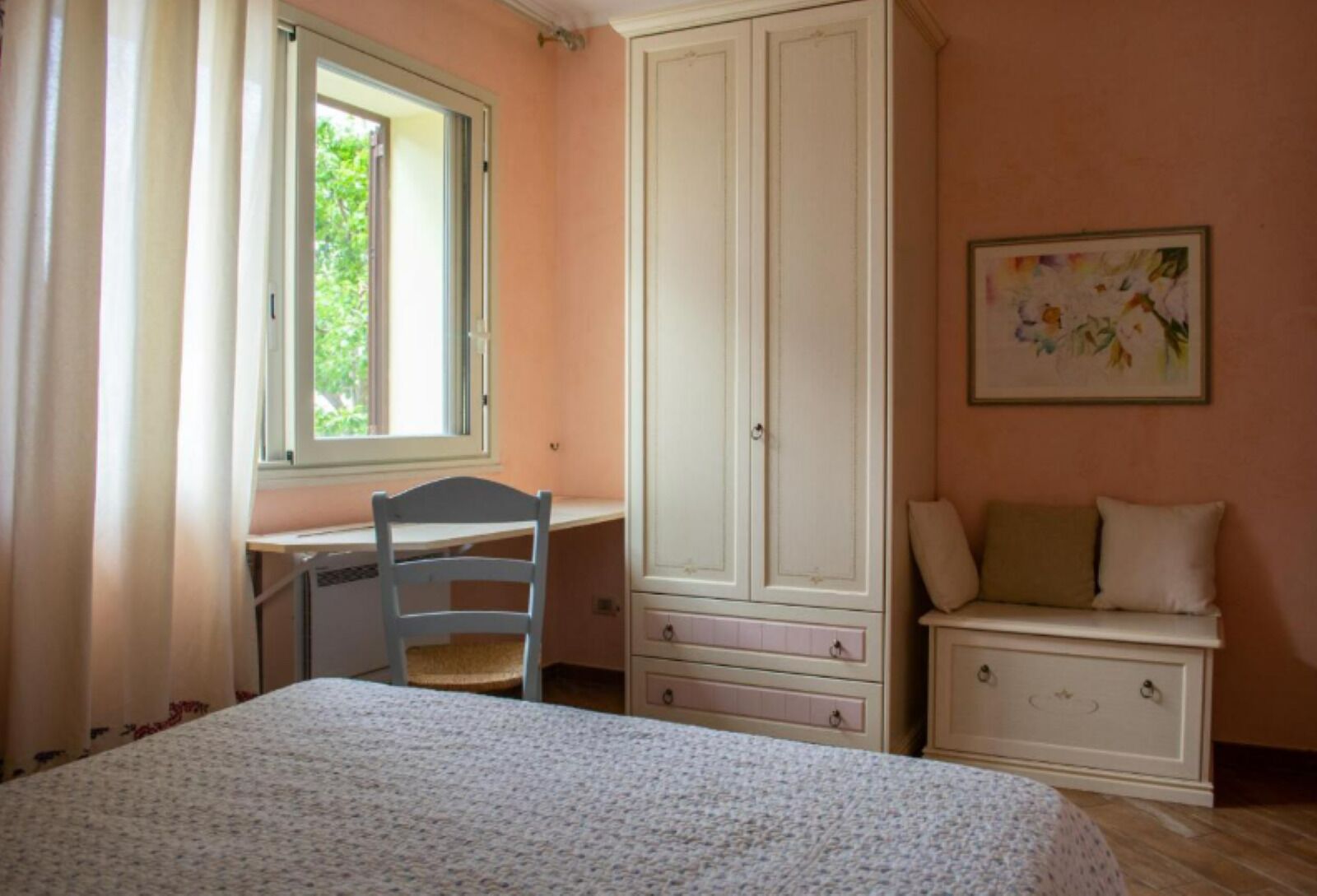 2 bedrooms, desk, iron/ironing board, WiFi