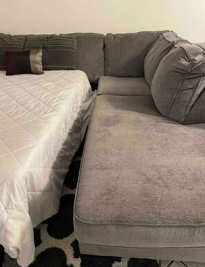 3 chambres, fer et planche à repasser, Wi-Fi, draps fournis