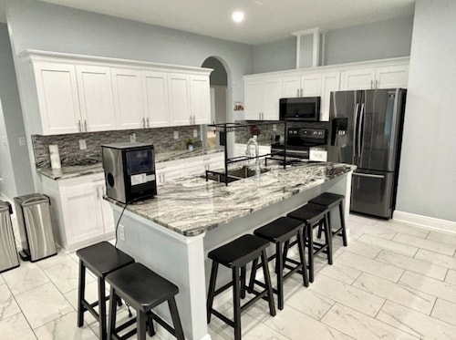 Modern Luxury Retreat - 10PPL